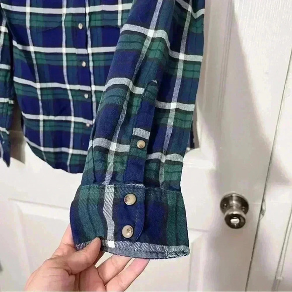 JACHS GIRLFRIEND Green and Navy roll tab sleeve flannel | size small - Picture 4 of 10
